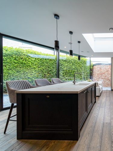 ELEGANT OBSIDIAN KITCHEN DUBLIN
